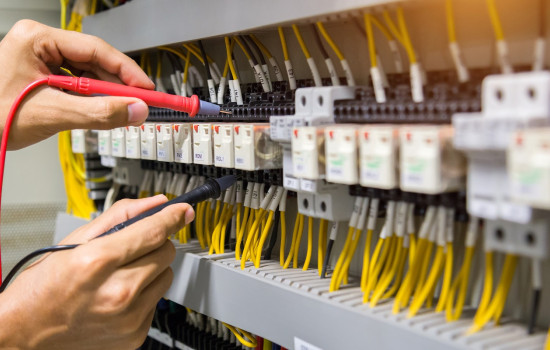 السلامة من المخاطر الكهربائية وفقا للمعاير الدولية